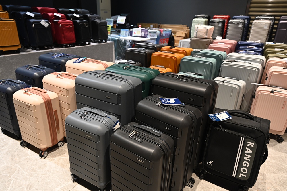 嘉義行李箱特賣會。嘉義in89豪華影城 加賀屋行李箱 全館990元起!前開式行李箱、鋁框箱、防潑水布箱、KANGOL、萬國行李箱、登機箱推薦! 嘉義行李箱特賣會。嘉義in89豪華影城 加賀屋行李箱 全館990元起!前開式行李箱、鋁框箱、防潑水布箱、KANGOL、萬國行李箱、登機箱推薦!