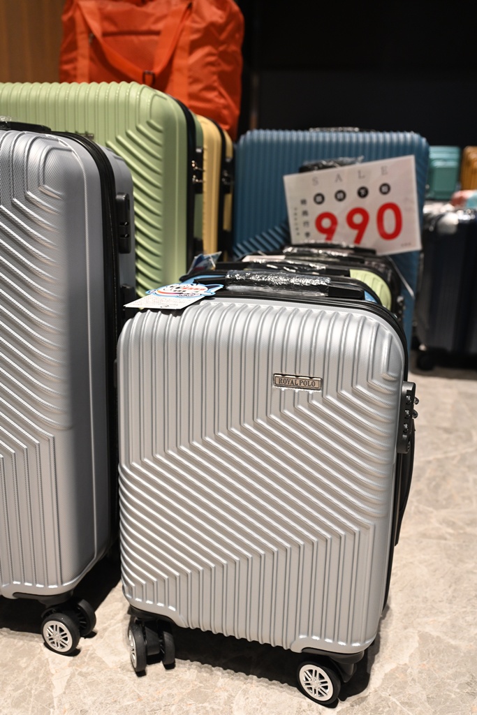 嘉義行李箱特賣會。嘉義in89豪華影城 加賀屋行李箱 全館990元起!前開式行李箱、鋁框箱、防潑水布箱、KANGOL、萬國行李箱、登機箱推薦! 嘉義行李箱特賣會。嘉義in89豪華影城 加賀屋行李箱 全館990元起!前開式行李箱、鋁框箱、防潑水布箱、KANGOL、萬國行李箱、登機箱推薦!