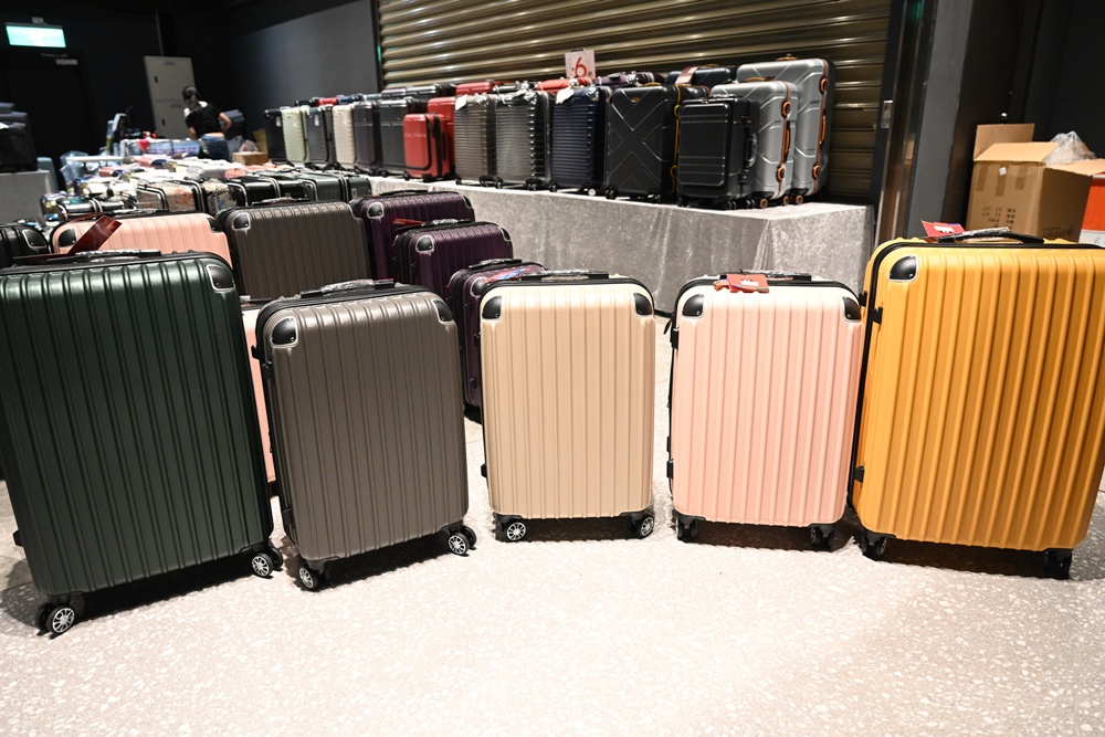 嘉義行李箱特賣會。嘉義in89豪華影城 加賀屋行李箱 全館990元起!前開式行李箱、鋁框箱、防潑水布箱、KANGOL、萬國行李箱、登機箱推薦! 嘉義行李箱特賣會。嘉義in89豪華影城 加賀屋行李箱 全館990元起!前開式行李箱、鋁框箱、防潑水布箱、KANGOL、萬國行李箱、登機箱推薦!