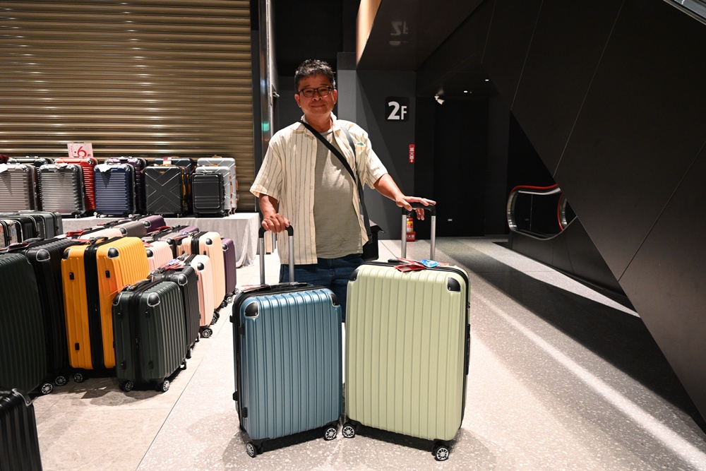 嘉義行李箱特賣會。嘉義in89豪華影城 加賀屋行李箱 全館990元起!前開式行李箱、鋁框箱、防潑水布箱、KANGOL、萬國行李箱、登機箱推薦! 嘉義行李箱特賣會。嘉義in89豪華影城 加賀屋行李箱 全館990元起!前開式行李箱、鋁框箱、防潑水布箱、KANGOL、萬國行李箱、登機箱推薦!