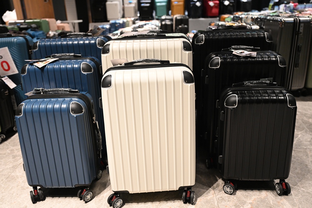 嘉義行李箱特賣會。嘉義in89豪華影城 加賀屋行李箱 全館990元起!前開式行李箱、鋁框箱、防潑水布箱、KANGOL、萬國行李箱、登機箱推薦! 嘉義行李箱特賣會。嘉義in89豪華影城 加賀屋行李箱 全館990元起!前開式行李箱、鋁框箱、防潑水布箱、KANGOL、萬國行李箱、登機箱推薦!