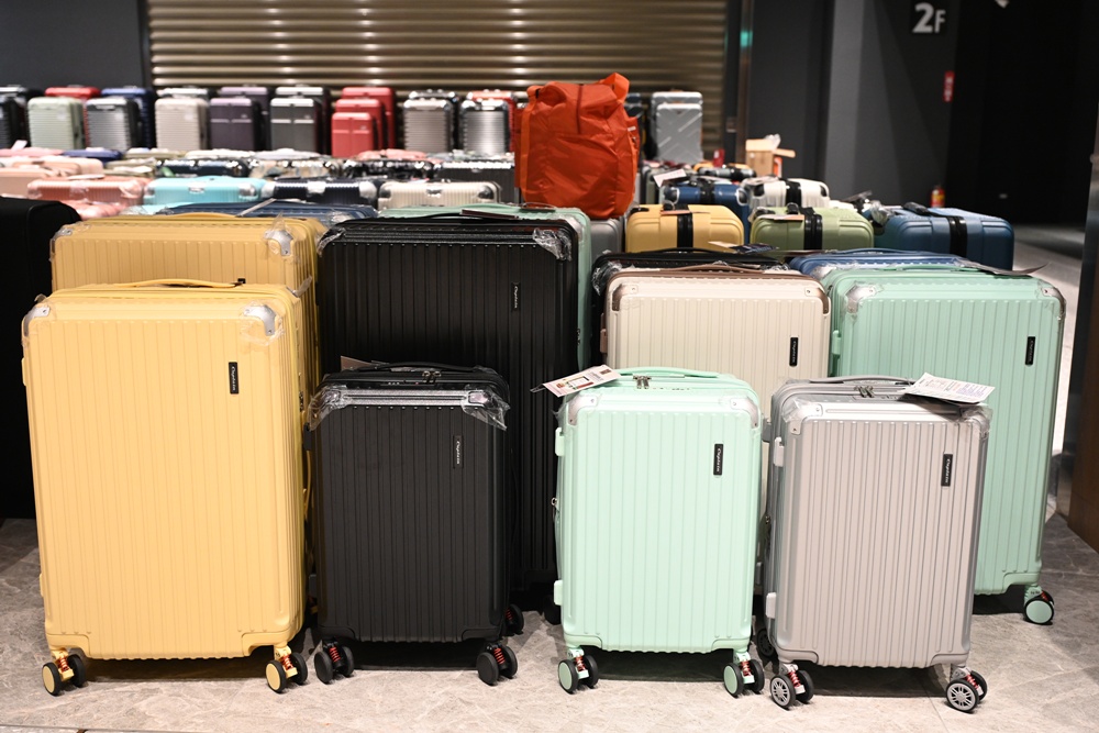 嘉義行李箱特賣會。嘉義in89豪華影城 加賀屋行李箱 全館990元起!前開式行李箱、鋁框箱、防潑水布箱、KANGOL、萬國行李箱、登機箱推薦! 嘉義行李箱特賣會。嘉義in89豪華影城 加賀屋行李箱 全館990元起!前開式行李箱、鋁框箱、防潑水布箱、KANGOL、萬國行李箱、登機箱推薦!