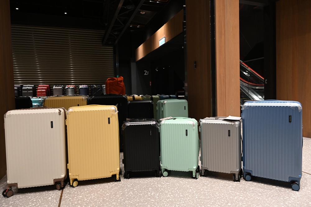 嘉義行李箱特賣會。嘉義in89豪華影城 加賀屋行李箱 全館990元起!前開式行李箱、鋁框箱、防潑水布箱、KANGOL、萬國行李箱、登機箱推薦! 嘉義行李箱特賣會。嘉義in89豪華影城 加賀屋行李箱 全館990元起!前開式行李箱、鋁框箱、防潑水布箱、KANGOL、萬國行李箱、登機箱推薦!