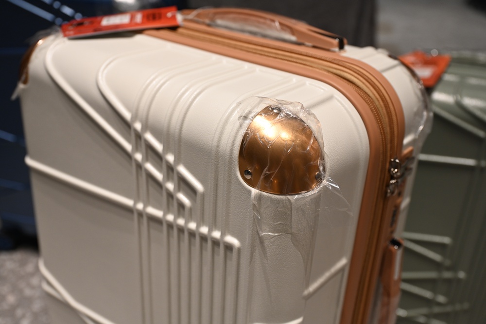 嘉義行李箱特賣會。嘉義in89豪華影城 加賀屋行李箱 全館990元起!前開式行李箱、鋁框箱、防潑水布箱、KANGOL、萬國行李箱、登機箱推薦! 嘉義行李箱特賣會。嘉義in89豪華影城 加賀屋行李箱 全館990元起!前開式行李箱、鋁框箱、防潑水布箱、KANGOL、萬國行李箱、登機箱推薦!