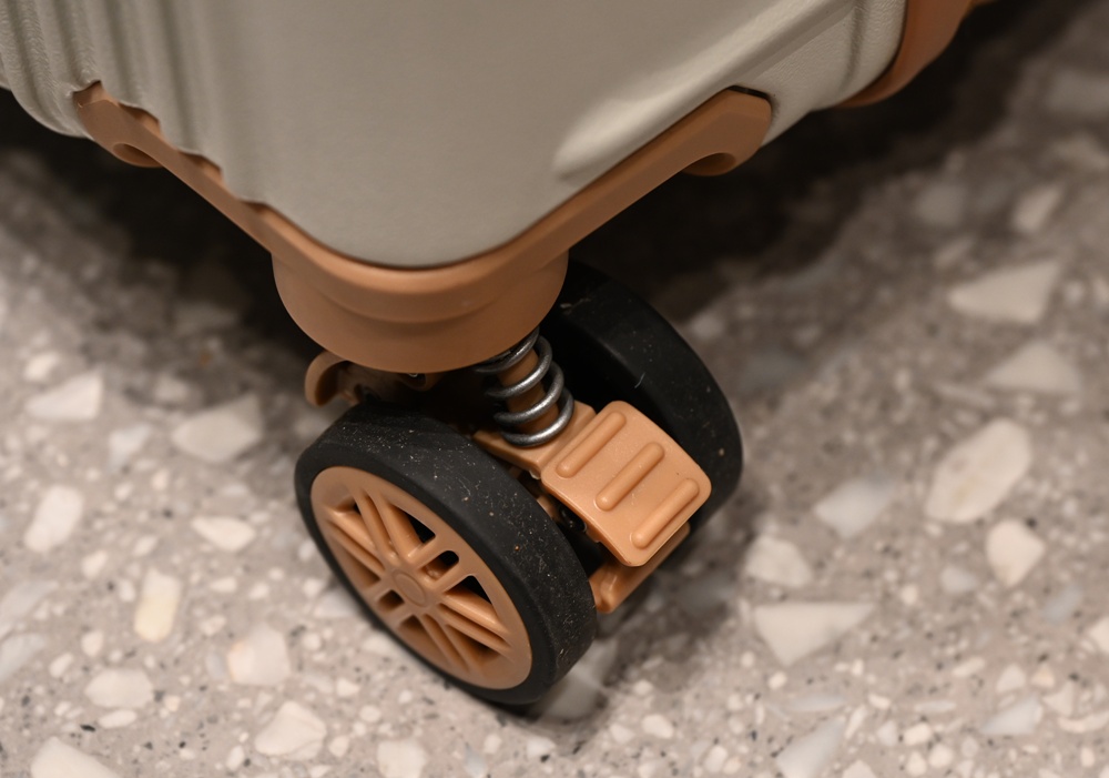 嘉義行李箱特賣會。嘉義in89豪華影城 加賀屋行李箱 全館990元起!前開式行李箱、鋁框箱、防潑水布箱、KANGOL、萬國行李箱、登機箱推薦! 嘉義行李箱特賣會。嘉義in89豪華影城 加賀屋行李箱 全館990元起!前開式行李箱、鋁框箱、防潑水布箱、KANGOL、萬國行李箱、登機箱推薦!