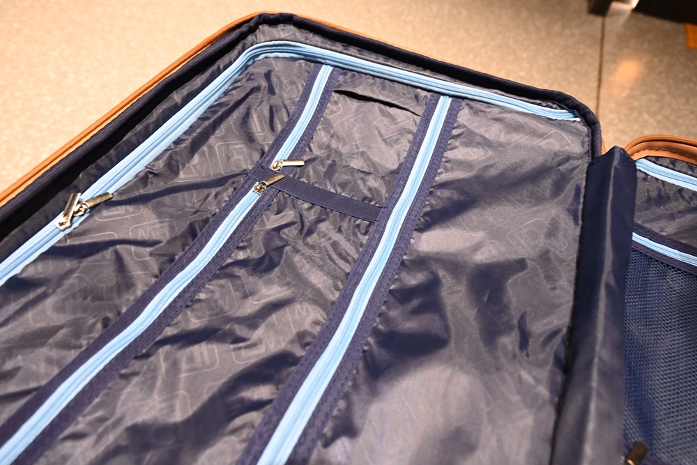 嘉義行李箱特賣會。嘉義in89豪華影城 加賀屋行李箱 全館990元起!前開式行李箱、鋁框箱、防潑水布箱、KANGOL、萬國行李箱、登機箱推薦! 嘉義行李箱特賣會。嘉義in89豪華影城 加賀屋行李箱 全館990元起!前開式行李箱、鋁框箱、防潑水布箱、KANGOL、萬國行李箱、登機箱推薦!