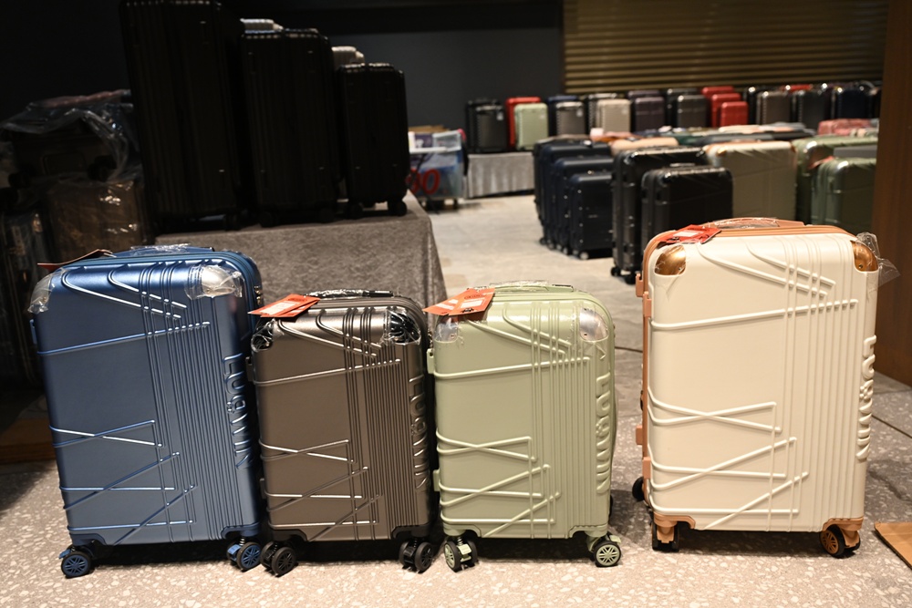 嘉義行李箱特賣會。嘉義in89豪華影城 加賀屋行李箱 全館990元起!前開式行李箱、鋁框箱、防潑水布箱、KANGOL、萬國行李箱、登機箱推薦! 嘉義行李箱特賣會。嘉義in89豪華影城 加賀屋行李箱 全館990元起!前開式行李箱、鋁框箱、防潑水布箱、KANGOL、萬國行李箱、登機箱推薦!