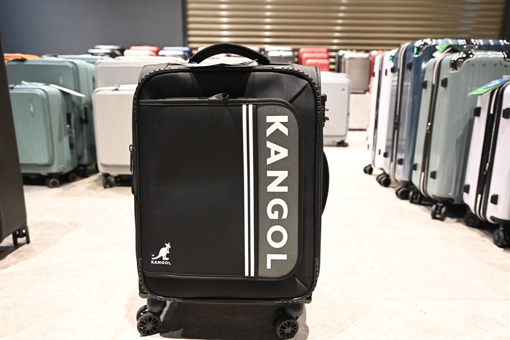 嘉義行李箱特賣會。嘉義in89豪華影城 加賀屋行李箱 全館990元起!前開式行李箱、鋁框箱、防潑水布箱、KANGOL、萬國行李箱、登機箱推薦! 嘉義行李箱特賣會。嘉義in89豪華影城 加賀屋行李箱 全館990元起!前開式行李箱、鋁框箱、防潑水布箱、KANGOL、萬國行李箱、登機箱推薦!