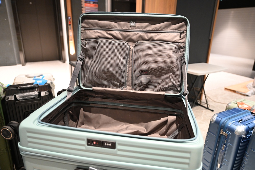 嘉義行李箱特賣會。嘉義in89豪華影城 加賀屋行李箱 全館990元起!前開式行李箱、鋁框箱、防潑水布箱、KANGOL、萬國行李箱、登機箱推薦! 嘉義行李箱特賣會。嘉義in89豪華影城 加賀屋行李箱 全館990元起!前開式行李箱、鋁框箱、防潑水布箱、KANGOL、萬國行李箱、登機箱推薦!