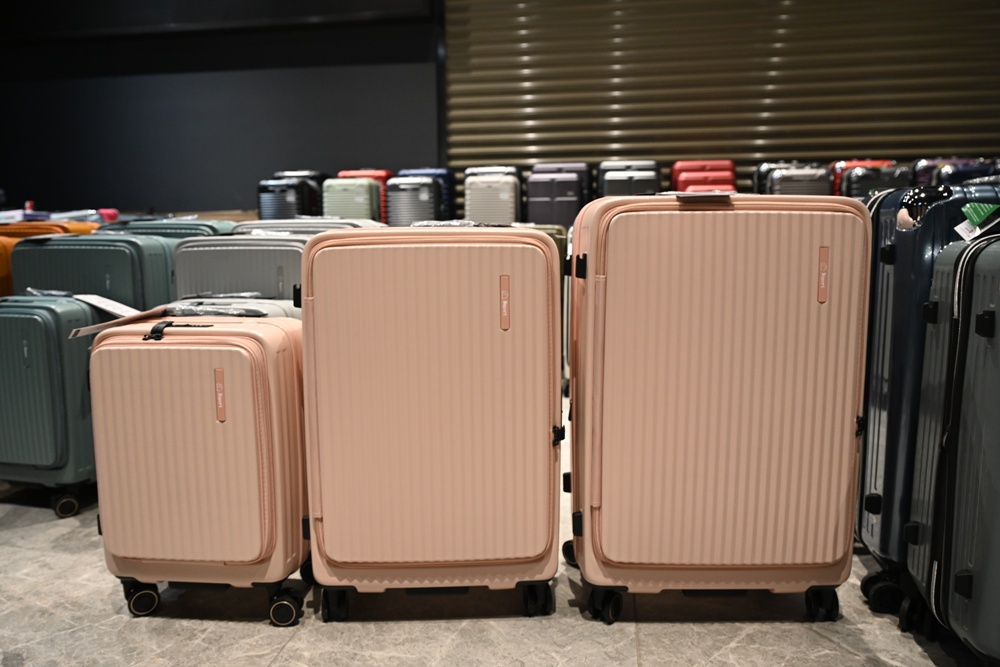 嘉義行李箱特賣會。嘉義in89豪華影城 加賀屋行李箱 全館990元起!前開式行李箱、鋁框箱、防潑水布箱、KANGOL、萬國行李箱、登機箱推薦! 嘉義行李箱特賣會。嘉義in89豪華影城 加賀屋行李箱 全館990元起!前開式行李箱、鋁框箱、防潑水布箱、KANGOL、萬國行李箱、登機箱推薦!