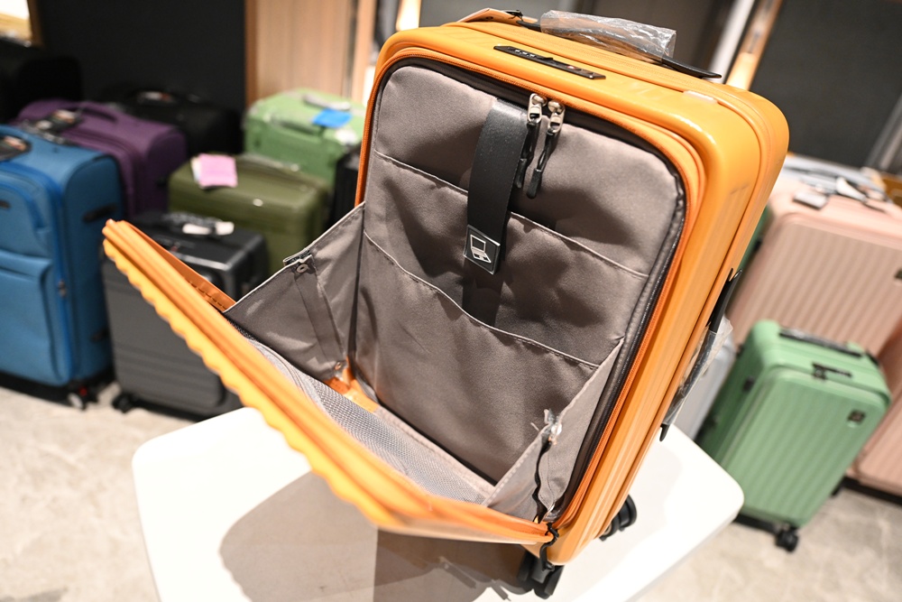 嘉義行李箱特賣會。嘉義in89豪華影城 加賀屋行李箱 全館990元起!前開式行李箱、鋁框箱、防潑水布箱、KANGOL、萬國行李箱、登機箱推薦! 嘉義行李箱特賣會。嘉義in89豪華影城 加賀屋行李箱 全館990元起!前開式行李箱、鋁框箱、防潑水布箱、KANGOL、萬國行李箱、登機箱推薦!