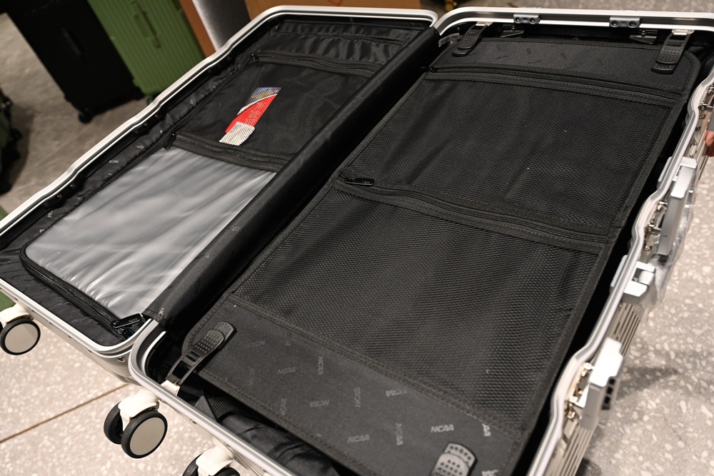 嘉義行李箱特賣會。嘉義in89豪華影城 加賀屋行李箱 全館990元起!前開式行李箱、鋁框箱、防潑水布箱、KANGOL、萬國行李箱、登機箱推薦! 嘉義行李箱特賣會。嘉義in89豪華影城 加賀屋行李箱 全館990元起!前開式行李箱、鋁框箱、防潑水布箱、KANGOL、萬國行李箱、登機箱推薦!