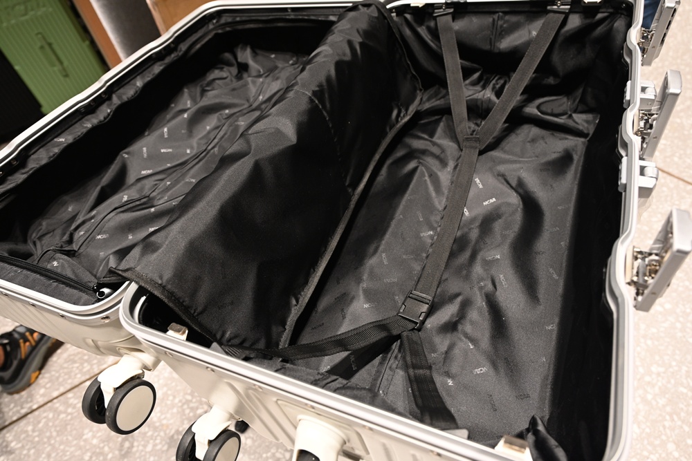 嘉義行李箱特賣會。嘉義in89豪華影城 加賀屋行李箱 全館990元起!前開式行李箱、鋁框箱、防潑水布箱、KANGOL、萬國行李箱、登機箱推薦! 嘉義行李箱特賣會。嘉義in89豪華影城 加賀屋行李箱 全館990元起!前開式行李箱、鋁框箱、防潑水布箱、KANGOL、萬國行李箱、登機箱推薦!