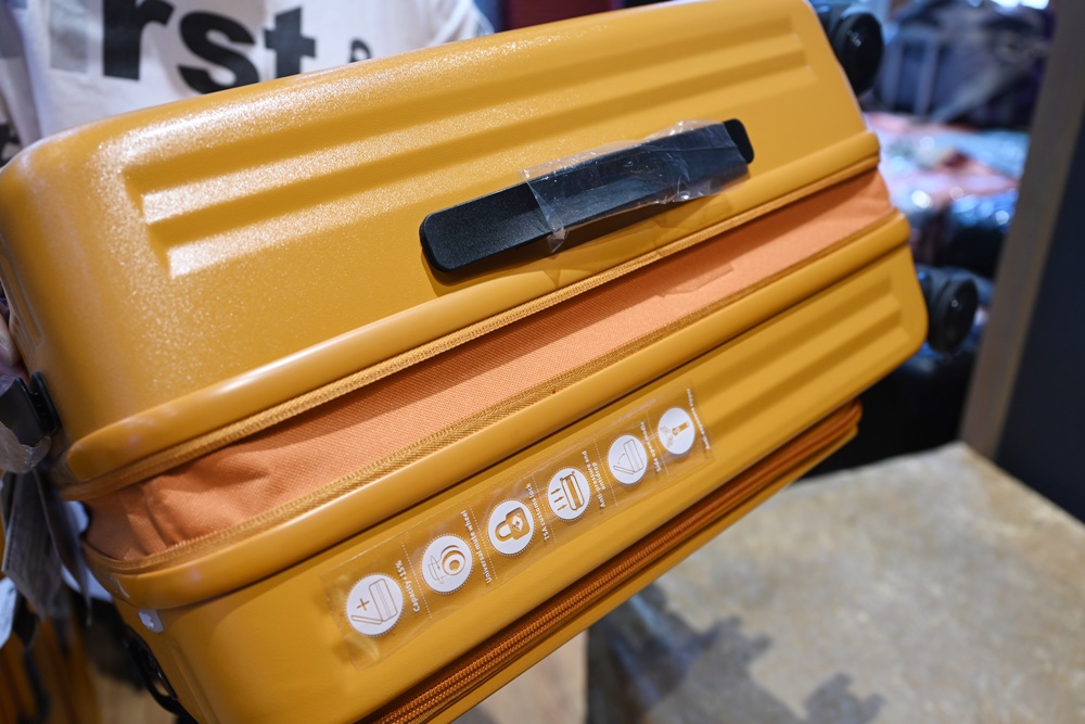 嘉義行李箱特賣會。嘉義in89豪華影城 加賀屋行李箱 全館990元起!前開式行李箱、鋁框箱、防潑水布箱、KANGOL、萬國行李箱、登機箱推薦! 嘉義行李箱特賣會。嘉義in89豪華影城 加賀屋行李箱 全館990元起!前開式行李箱、鋁框箱、防潑水布箱、KANGOL、萬國行李箱、登機箱推薦!