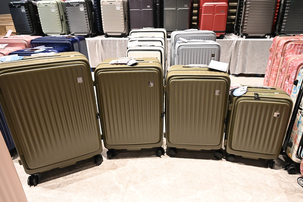 嘉義行李箱特賣會。嘉義in89豪華影城 加賀屋行李箱 全館990元起!前開式行李箱、鋁框箱、防潑水布箱、KANGOL、萬國行李箱、登機箱推薦! 嘉義行李箱特賣會。嘉義in89豪華影城 加賀屋行李箱 全館990元起!前開式行李箱、鋁框箱、防潑水布箱、KANGOL、萬國行李箱、登機箱推薦!