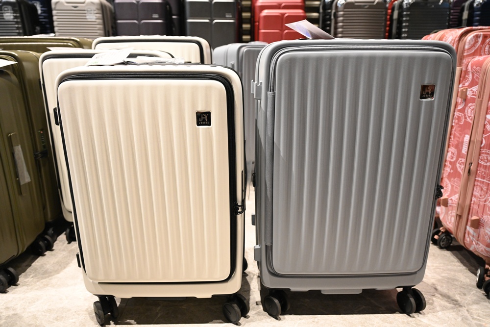 嘉義行李箱特賣會。嘉義in89豪華影城 加賀屋行李箱 全館990元起!前開式行李箱、鋁框箱、防潑水布箱、KANGOL、萬國行李箱、登機箱推薦! 嘉義行李箱特賣會。嘉義in89豪華影城 加賀屋行李箱 全館990元起!前開式行李箱、鋁框箱、防潑水布箱、KANGOL、萬國行李箱、登機箱推薦!