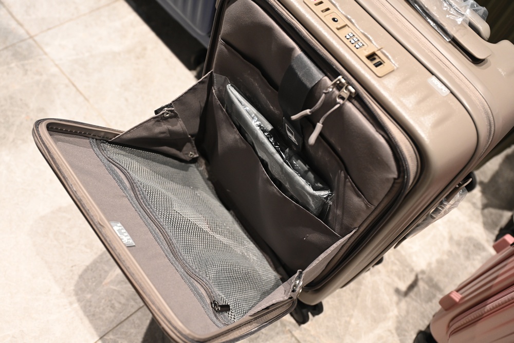 嘉義行李箱特賣會。嘉義in89豪華影城 加賀屋行李箱 全館990元起!前開式行李箱、鋁框箱、防潑水布箱、KANGOL、萬國行李箱、登機箱推薦! 嘉義行李箱特賣會。嘉義in89豪華影城 加賀屋行李箱 全館990元起!前開式行李箱、鋁框箱、防潑水布箱、KANGOL、萬國行李箱、登機箱推薦!