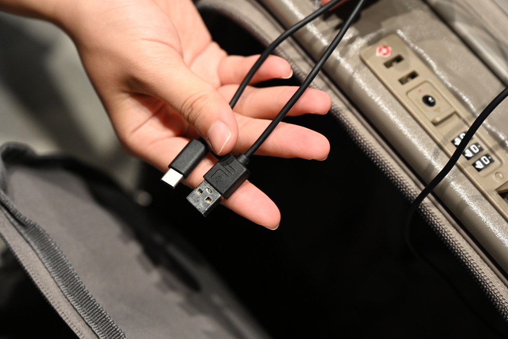 嘉義行李箱特賣會。嘉義in89豪華影城 加賀屋行李箱 全館990元起!前開式行李箱、鋁框箱、防潑水布箱、KANGOL、萬國行李箱、登機箱推薦! 嘉義行李箱特賣會。嘉義in89豪華影城 加賀屋行李箱 全館990元起!前開式行李箱、鋁框箱、防潑水布箱、KANGOL、萬國行李箱、登機箱推薦!