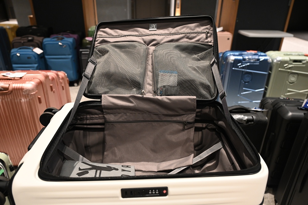 嘉義行李箱特賣會。嘉義in89豪華影城 加賀屋行李箱 全館990元起!前開式行李箱、鋁框箱、防潑水布箱、KANGOL、萬國行李箱、登機箱推薦! 嘉義行李箱特賣會。嘉義in89豪華影城 加賀屋行李箱 全館990元起!前開式行李箱、鋁框箱、防潑水布箱、KANGOL、萬國行李箱、登機箱推薦!