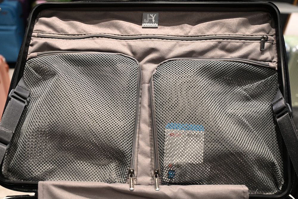 嘉義行李箱特賣會。嘉義in89豪華影城 加賀屋行李箱 全館990元起!前開式行李箱、鋁框箱、防潑水布箱、KANGOL、萬國行李箱、登機箱推薦! 嘉義行李箱特賣會。嘉義in89豪華影城 加賀屋行李箱 全館990元起!前開式行李箱、鋁框箱、防潑水布箱、KANGOL、萬國行李箱、登機箱推薦!