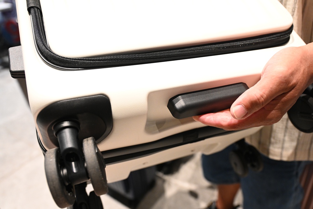 嘉義行李箱特賣會。嘉義in89豪華影城 加賀屋行李箱 全館990元起!前開式行李箱、鋁框箱、防潑水布箱、KANGOL、萬國行李箱、登機箱推薦! 嘉義行李箱特賣會。嘉義in89豪華影城 加賀屋行李箱 全館990元起!前開式行李箱、鋁框箱、防潑水布箱、KANGOL、萬國行李箱、登機箱推薦!