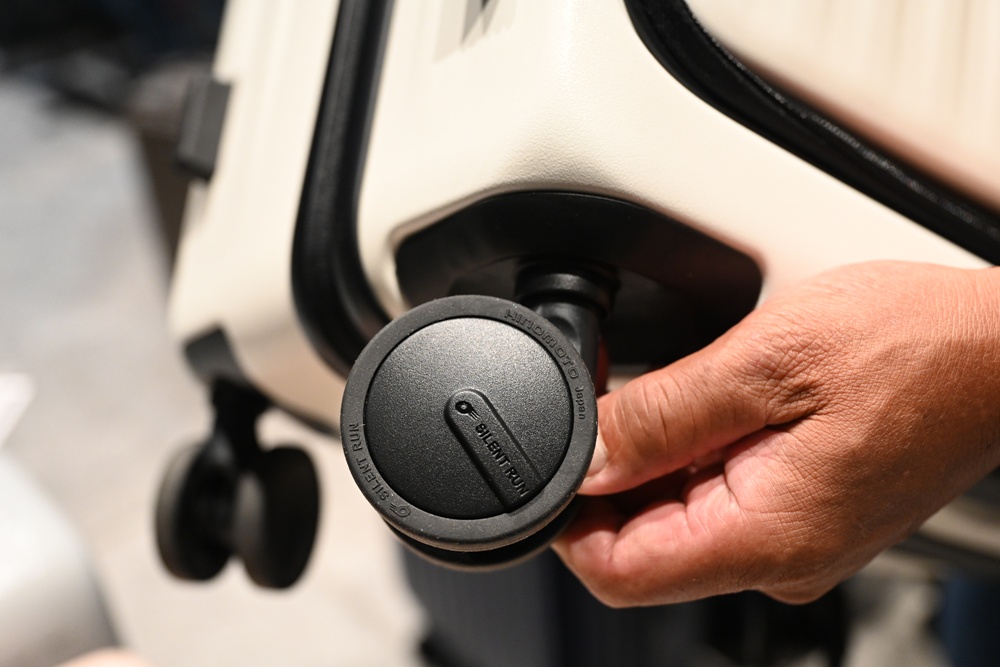 嘉義行李箱特賣會。嘉義in89豪華影城 加賀屋行李箱 全館990元起!前開式行李箱、鋁框箱、防潑水布箱、KANGOL、萬國行李箱、登機箱推薦! 嘉義行李箱特賣會。嘉義in89豪華影城 加賀屋行李箱 全館990元起!前開式行李箱、鋁框箱、防潑水布箱、KANGOL、萬國行李箱、登機箱推薦!