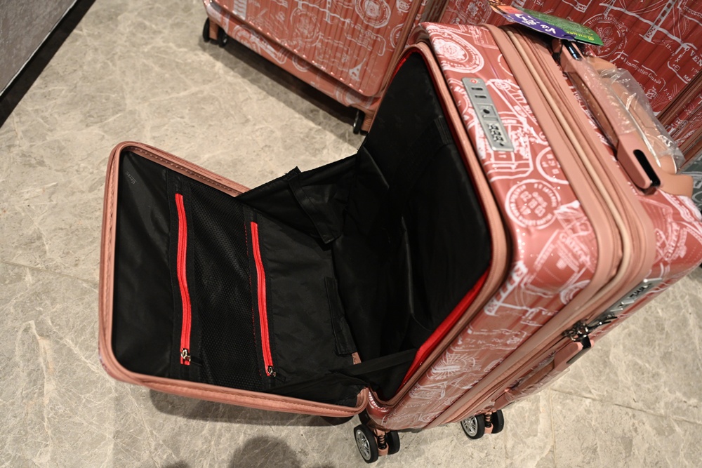 嘉義行李箱特賣會。嘉義in89豪華影城 加賀屋行李箱 全館990元起!前開式行李箱、鋁框箱、防潑水布箱、KANGOL、萬國行李箱、登機箱推薦! 嘉義行李箱特賣會。嘉義in89豪華影城 加賀屋行李箱 全館990元起!前開式行李箱、鋁框箱、防潑水布箱、KANGOL、萬國行李箱、登機箱推薦!