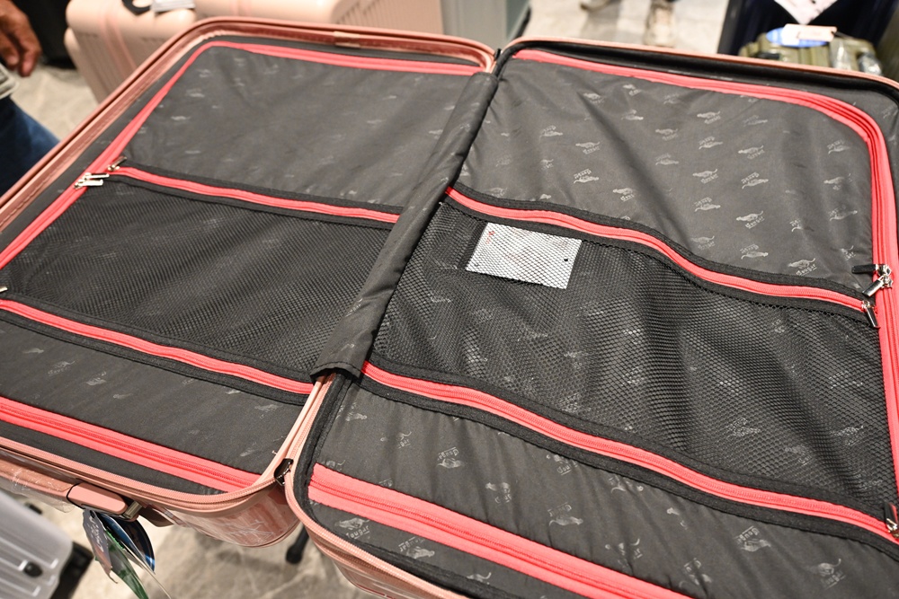 嘉義行李箱特賣會。嘉義in89豪華影城 加賀屋行李箱 全館990元起!前開式行李箱、鋁框箱、防潑水布箱、KANGOL、萬國行李箱、登機箱推薦! 嘉義行李箱特賣會。嘉義in89豪華影城 加賀屋行李箱 全館990元起!前開式行李箱、鋁框箱、防潑水布箱、KANGOL、萬國行李箱、登機箱推薦!