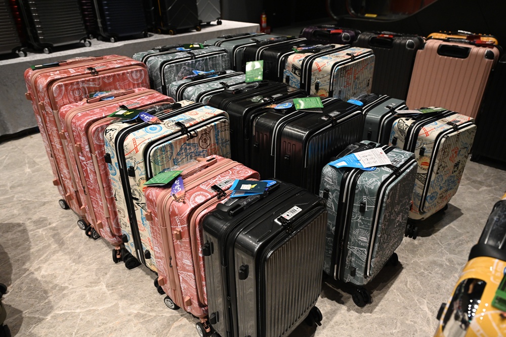 嘉義行李箱特賣會。嘉義in89豪華影城 加賀屋行李箱 全館990元起!前開式行李箱、鋁框箱、防潑水布箱、KANGOL、萬國行李箱、登機箱推薦! 嘉義行李箱特賣會。嘉義in89豪華影城 加賀屋行李箱 全館990元起!前開式行李箱、鋁框箱、防潑水布箱、KANGOL、萬國行李箱、登機箱推薦!