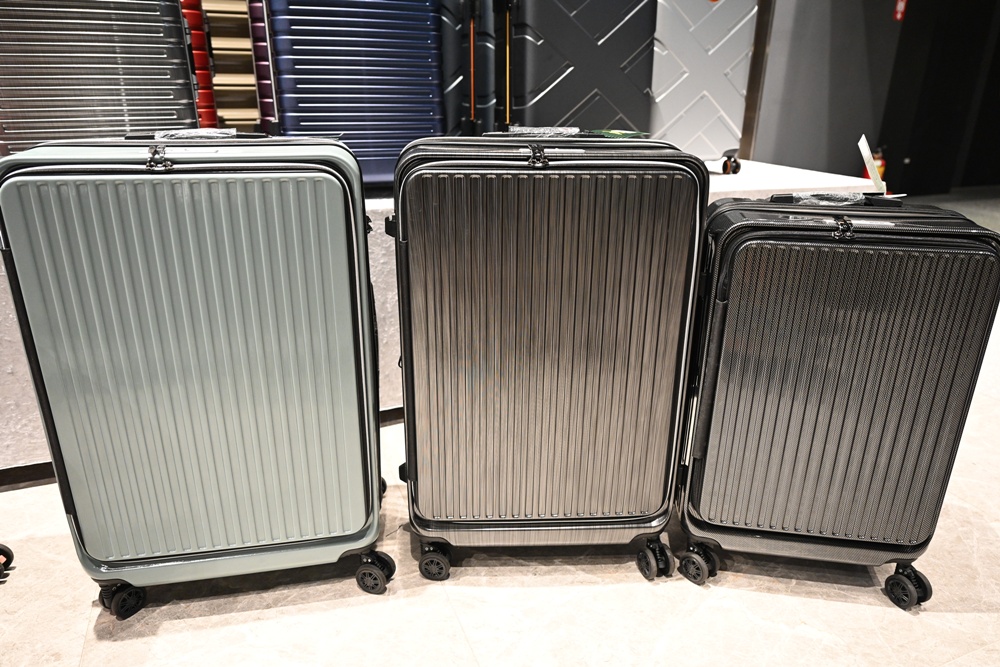 嘉義行李箱特賣會。嘉義in89豪華影城 加賀屋行李箱 全館990元起!前開式行李箱、鋁框箱、防潑水布箱、KANGOL、萬國行李箱、登機箱推薦! 嘉義行李箱特賣會。嘉義in89豪華影城 加賀屋行李箱 全館990元起!前開式行李箱、鋁框箱、防潑水布箱、KANGOL、萬國行李箱、登機箱推薦!