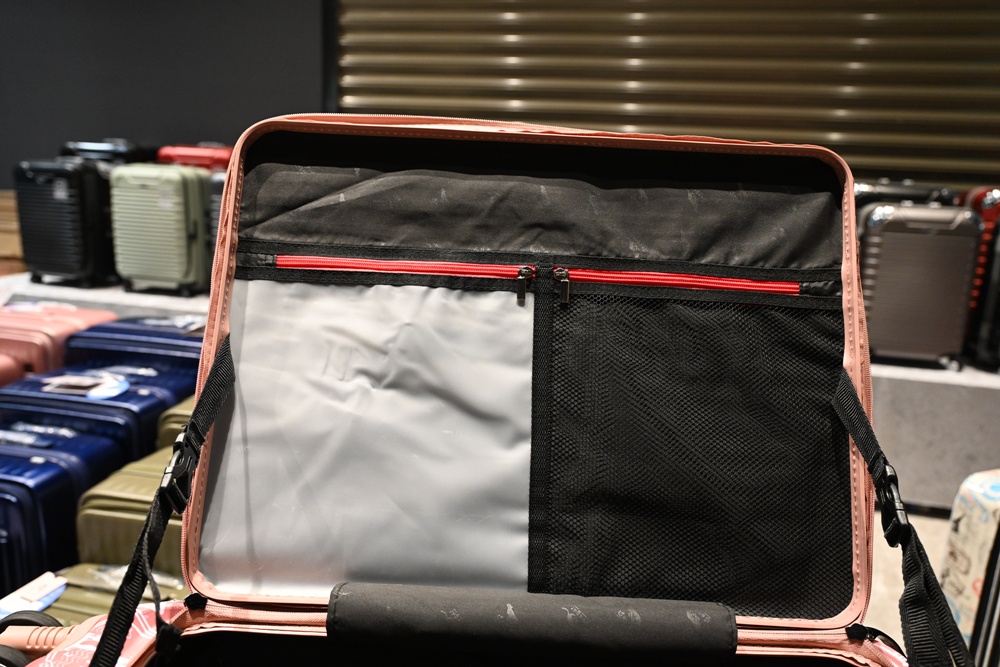 嘉義行李箱特賣會。嘉義in89豪華影城 加賀屋行李箱 全館990元起!前開式行李箱、鋁框箱、防潑水布箱、KANGOL、萬國行李箱、登機箱推薦! 嘉義行李箱特賣會。嘉義in89豪華影城 加賀屋行李箱 全館990元起!前開式行李箱、鋁框箱、防潑水布箱、KANGOL、萬國行李箱、登機箱推薦!