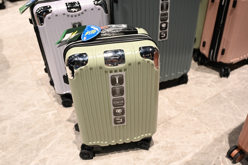 嘉義行李箱特賣會。嘉義in89豪華影城 加賀屋行李箱 全館990元起!前開式行李箱、鋁框箱、防潑水布箱、KANGOL、萬國行李箱、登機箱推薦! 嘉義行李箱特賣會。嘉義in89豪華影城 加賀屋行李箱 全館990元起!前開式行李箱、鋁框箱、防潑水布箱、KANGOL、萬國行李箱、登機箱推薦!