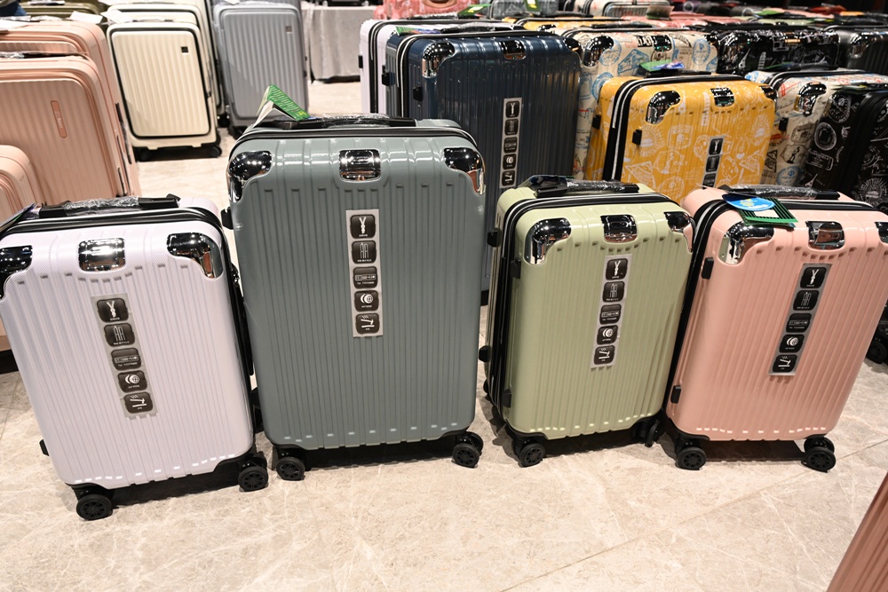 嘉義行李箱特賣會。嘉義in89豪華影城 加賀屋行李箱 全館990元起!前開式行李箱、鋁框箱、防潑水布箱、KANGOL、萬國行李箱、登機箱推薦! 嘉義行李箱特賣會。嘉義in89豪華影城 加賀屋行李箱 全館990元起!前開式行李箱、鋁框箱、防潑水布箱、KANGOL、萬國行李箱、登機箱推薦!