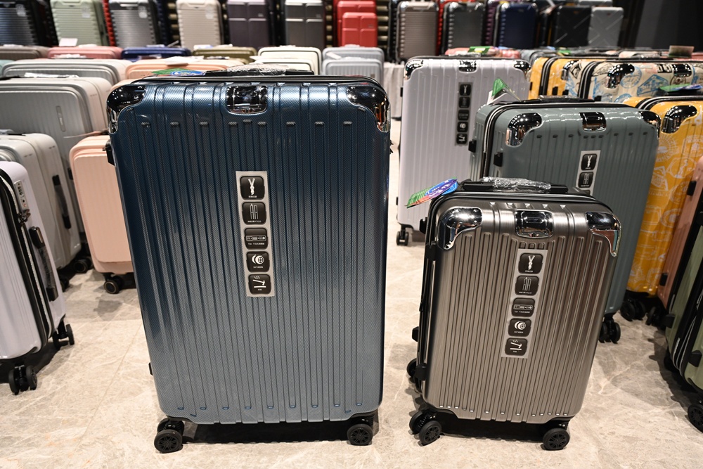 嘉義行李箱特賣會。嘉義in89豪華影城 加賀屋行李箱 全館990元起!前開式行李箱、鋁框箱、防潑水布箱、KANGOL、萬國行李箱、登機箱推薦! 嘉義行李箱特賣會。嘉義in89豪華影城 加賀屋行李箱 全館990元起!前開式行李箱、鋁框箱、防潑水布箱、KANGOL、萬國行李箱、登機箱推薦!