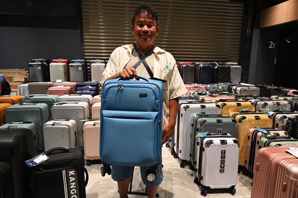 嘉義行李箱特賣會。嘉義in89豪華影城 加賀屋行李箱 全館990元起!前開式行李箱、鋁框箱、防潑水布箱、KANGOL、萬國行李箱、登機箱推薦! 嘉義行李箱特賣會。嘉義in89豪華影城 加賀屋行李箱 全館990元起!前開式行李箱、鋁框箱、防潑水布箱、KANGOL、萬國行李箱、登機箱推薦!