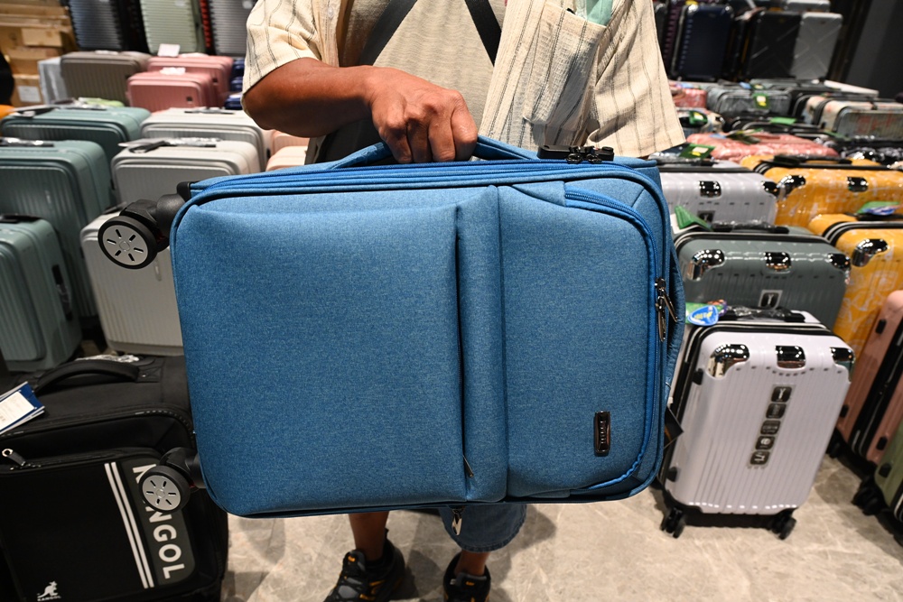 嘉義行李箱特賣會。嘉義in89豪華影城 加賀屋行李箱 全館990元起!前開式行李箱、鋁框箱、防潑水布箱、KANGOL、萬國行李箱、登機箱推薦! 嘉義行李箱特賣會。嘉義in89豪華影城 加賀屋行李箱 全館990元起!前開式行李箱、鋁框箱、防潑水布箱、KANGOL、萬國行李箱、登機箱推薦!