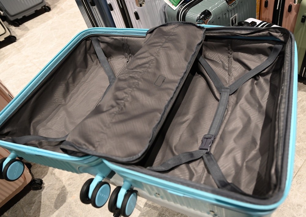 嘉義行李箱特賣會。嘉義in89豪華影城 加賀屋行李箱 全館990元起!前開式行李箱、鋁框箱、防潑水布箱、KANGOL、萬國行李箱、登機箱推薦! 嘉義行李箱特賣會。嘉義in89豪華影城 加賀屋行李箱 全館990元起!前開式行李箱、鋁框箱、防潑水布箱、KANGOL、萬國行李箱、登機箱推薦!