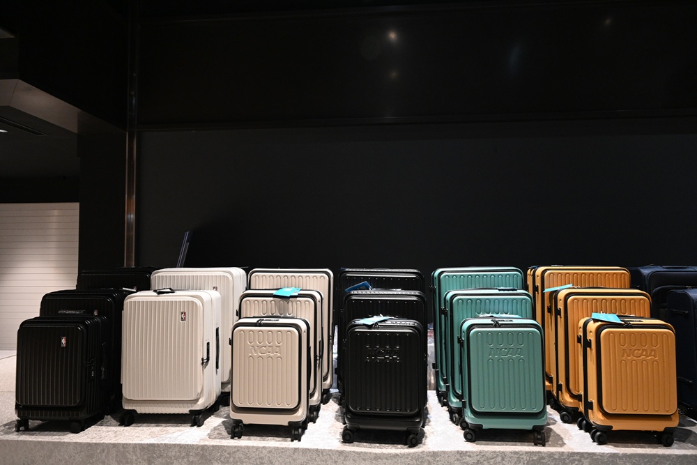 嘉義行李箱特賣會。嘉義in89豪華影城 加賀屋行李箱 全館990元起!前開式行李箱、鋁框箱、防潑水布箱、KANGOL、萬國行李箱、登機箱推薦! 嘉義行李箱特賣會。嘉義in89豪華影城 加賀屋行李箱 全館990元起!前開式行李箱、鋁框箱、防潑水布箱、KANGOL、萬國行李箱、登機箱推薦!