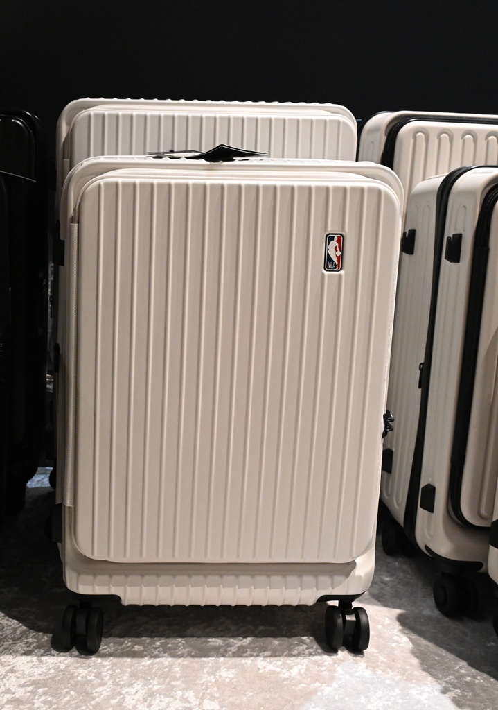 嘉義行李箱特賣會。嘉義in89豪華影城 加賀屋行李箱 全館990元起!前開式行李箱、鋁框箱、防潑水布箱、KANGOL、萬國行李箱、登機箱推薦! 嘉義行李箱特賣會。嘉義in89豪華影城 加賀屋行李箱 全館990元起!前開式行李箱、鋁框箱、防潑水布箱、KANGOL、萬國行李箱、登機箱推薦!