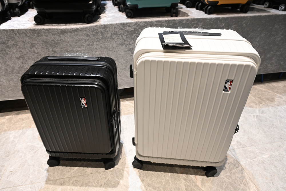 嘉義行李箱特賣會。嘉義in89豪華影城 加賀屋行李箱 全館990元起!前開式行李箱、鋁框箱、防潑水布箱、KANGOL、萬國行李箱、登機箱推薦! 嘉義行李箱特賣會。嘉義in89豪華影城 加賀屋行李箱 全館990元起!前開式行李箱、鋁框箱、防潑水布箱、KANGOL、萬國行李箱、登機箱推薦!