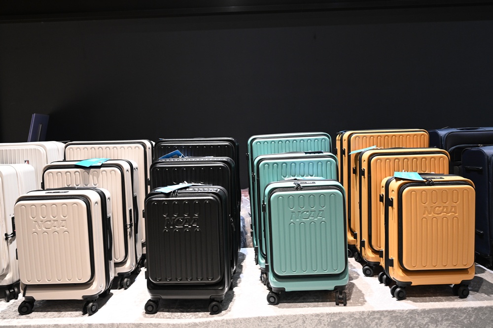 嘉義行李箱特賣會。嘉義in89豪華影城 加賀屋行李箱 全館990元起!前開式行李箱、鋁框箱、防潑水布箱、KANGOL、萬國行李箱、登機箱推薦! 嘉義行李箱特賣會。嘉義in89豪華影城 加賀屋行李箱 全館990元起!前開式行李箱、鋁框箱、防潑水布箱、KANGOL、萬國行李箱、登機箱推薦!