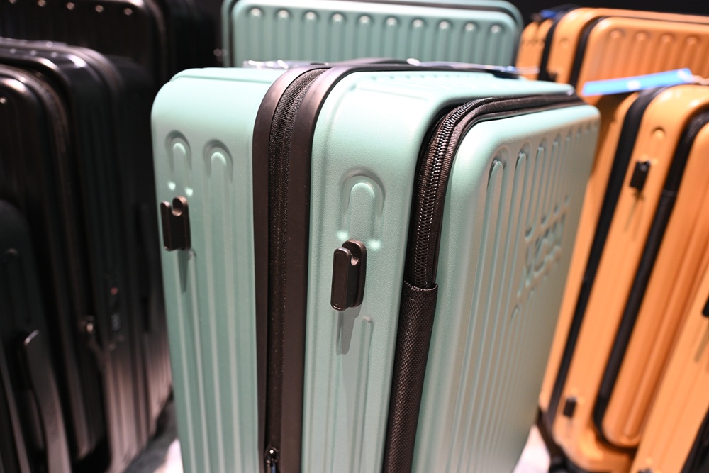 嘉義行李箱特賣會。嘉義in89豪華影城 加賀屋行李箱 全館990元起!前開式行李箱、鋁框箱、防潑水布箱、KANGOL、萬國行李箱、登機箱推薦! 嘉義行李箱特賣會。嘉義in89豪華影城 加賀屋行李箱 全館990元起!前開式行李箱、鋁框箱、防潑水布箱、KANGOL、萬國行李箱、登機箱推薦!