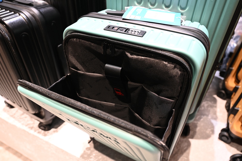 嘉義行李箱特賣會。嘉義in89豪華影城 加賀屋行李箱 全館990元起!前開式行李箱、鋁框箱、防潑水布箱、KANGOL、萬國行李箱、登機箱推薦! 嘉義行李箱特賣會。嘉義in89豪華影城 加賀屋行李箱 全館990元起!前開式行李箱、鋁框箱、防潑水布箱、KANGOL、萬國行李箱、登機箱推薦!