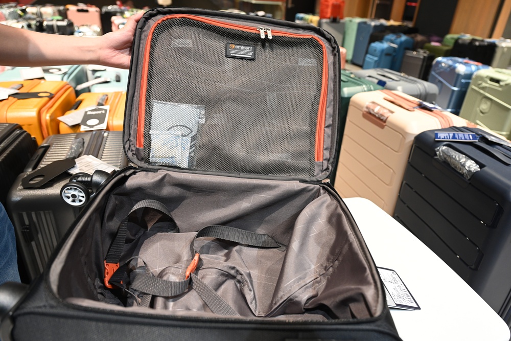 嘉義行李箱特賣會。嘉義in89豪華影城 加賀屋行李箱 全館990元起!前開式行李箱、鋁框箱、防潑水布箱、KANGOL、萬國行李箱、登機箱推薦! 嘉義行李箱特賣會。嘉義in89豪華影城 加賀屋行李箱 全館990元起!前開式行李箱、鋁框箱、防潑水布箱、KANGOL、萬國行李箱、登機箱推薦!