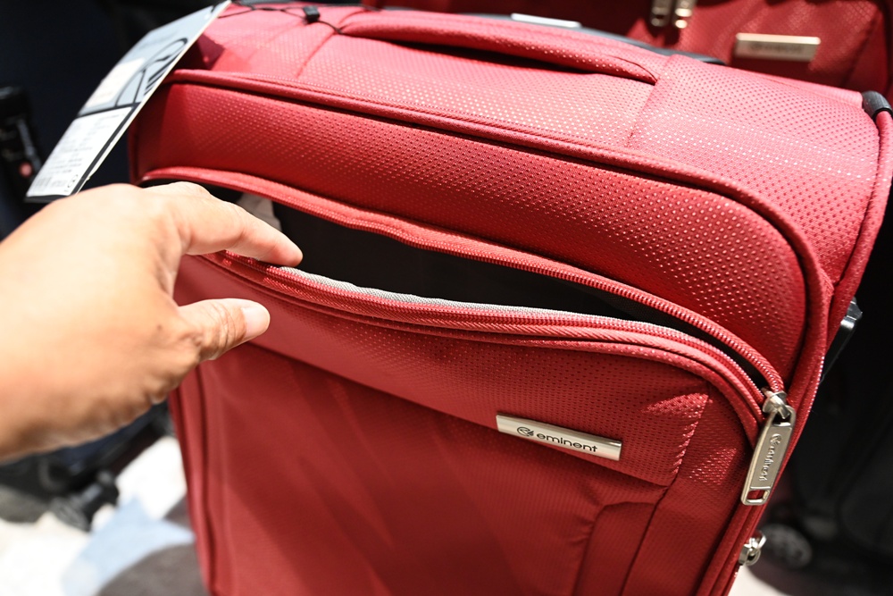 嘉義行李箱特賣會。嘉義in89豪華影城 加賀屋行李箱 全館990元起!前開式行李箱、鋁框箱、防潑水布箱、KANGOL、萬國行李箱、登機箱推薦! 嘉義行李箱特賣會。嘉義in89豪華影城 加賀屋行李箱 全館990元起!前開式行李箱、鋁框箱、防潑水布箱、KANGOL、萬國行李箱、登機箱推薦!