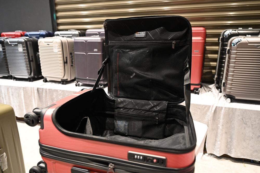 嘉義行李箱特賣會。嘉義in89豪華影城 加賀屋行李箱 全館990元起!前開式行李箱、鋁框箱、防潑水布箱、KANGOL、萬國行李箱、登機箱推薦! 嘉義行李箱特賣會。嘉義in89豪華影城 加賀屋行李箱 全館990元起!前開式行李箱、鋁框箱、防潑水布箱、KANGOL、萬國行李箱、登機箱推薦!