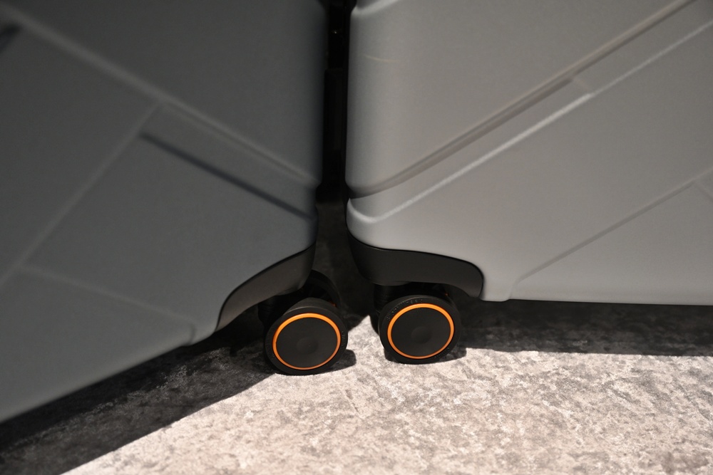 嘉義行李箱特賣會。嘉義in89豪華影城 加賀屋行李箱 全館990元起!前開式行李箱、鋁框箱、防潑水布箱、KANGOL、萬國行李箱、登機箱推薦! 嘉義行李箱特賣會。嘉義in89豪華影城 加賀屋行李箱 全館990元起!前開式行李箱、鋁框箱、防潑水布箱、KANGOL、萬國行李箱、登機箱推薦!