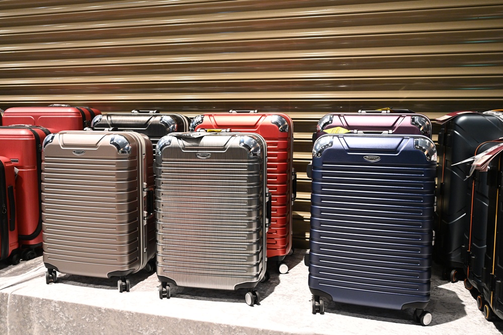 嘉義行李箱特賣會。嘉義in89豪華影城 加賀屋行李箱 全館990元起!前開式行李箱、鋁框箱、防潑水布箱、KANGOL、萬國行李箱、登機箱推薦! 嘉義行李箱特賣會。嘉義in89豪華影城 加賀屋行李箱 全館990元起!前開式行李箱、鋁框箱、防潑水布箱、KANGOL、萬國行李箱、登機箱推薦!