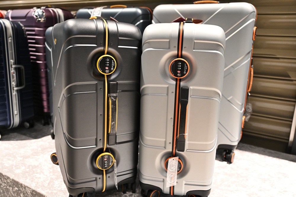 嘉義行李箱特賣會。嘉義in89豪華影城 加賀屋行李箱 全館990元起!前開式行李箱、鋁框箱、防潑水布箱、KANGOL、萬國行李箱、登機箱推薦! 嘉義行李箱特賣會。嘉義in89豪華影城 加賀屋行李箱 全館990元起!前開式行李箱、鋁框箱、防潑水布箱、KANGOL、萬國行李箱、登機箱推薦!