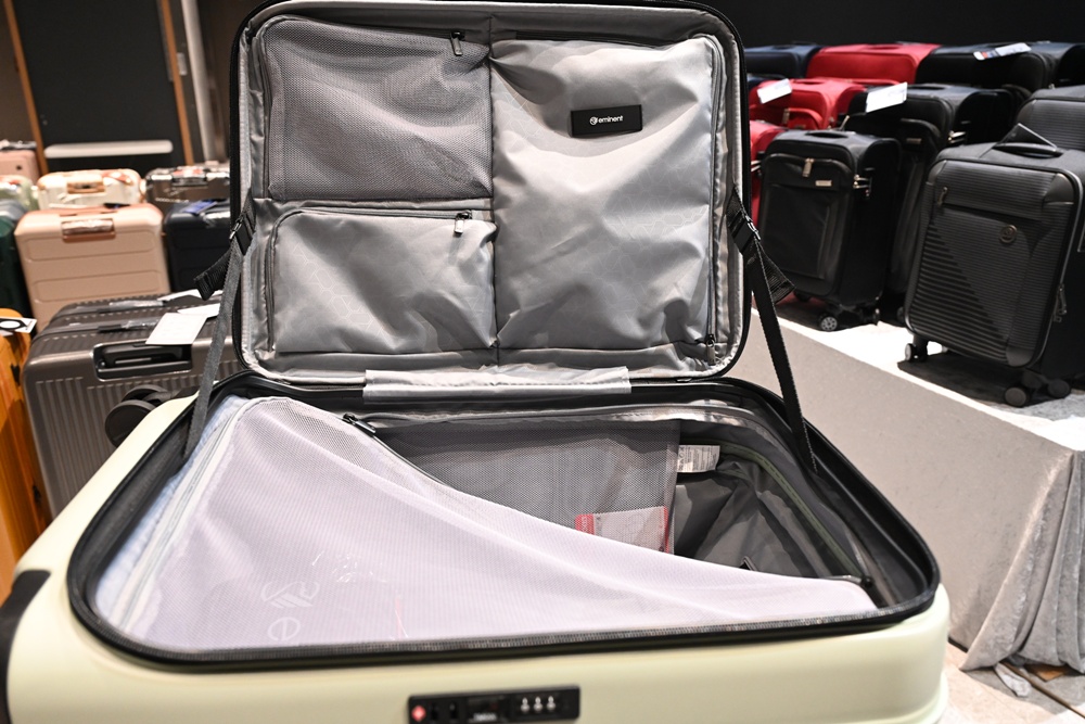 嘉義行李箱特賣會。嘉義in89豪華影城 加賀屋行李箱 全館990元起!前開式行李箱、鋁框箱、防潑水布箱、KANGOL、萬國行李箱、登機箱推薦! 嘉義行李箱特賣會。嘉義in89豪華影城 加賀屋行李箱 全館990元起!前開式行李箱、鋁框箱、防潑水布箱、KANGOL、萬國行李箱、登機箱推薦!